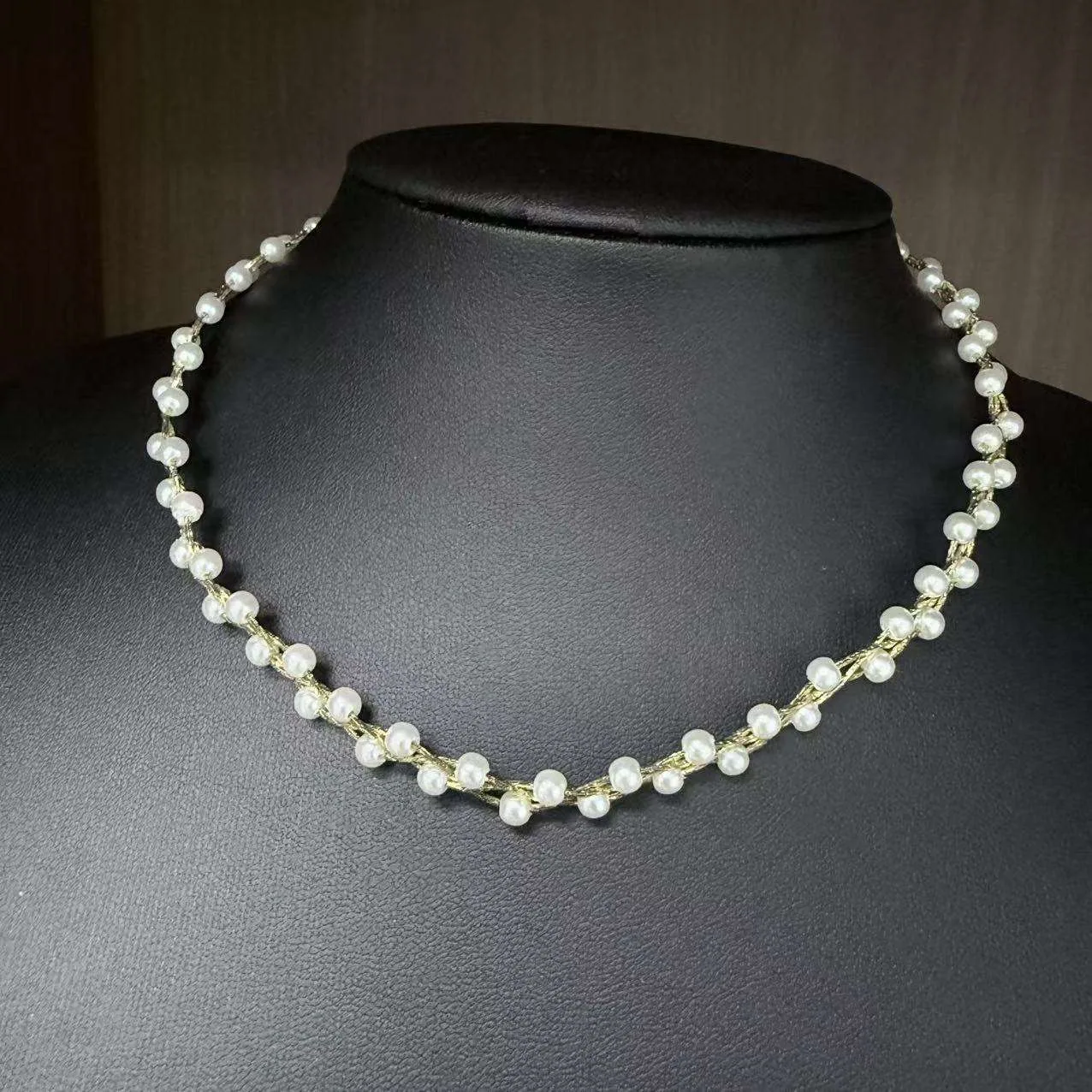Imitation Pearls Necklace for Women Baroque Pearl Necklace Wedding Fine Designer Inspired Fancy Jewellery for Ladies view 3