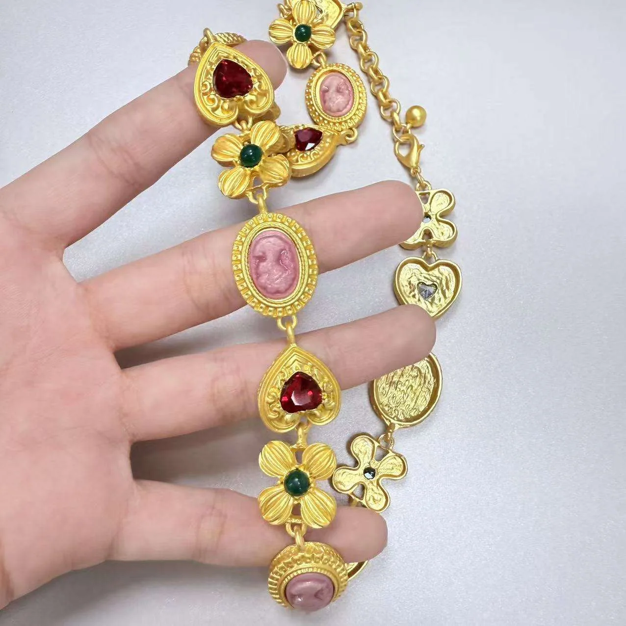 Retro Red Heart-shaped Oval pink Flowers Green Diamond-encrusted Temperament Female with Cuban Chain Gold Clavicle Necklace view 2