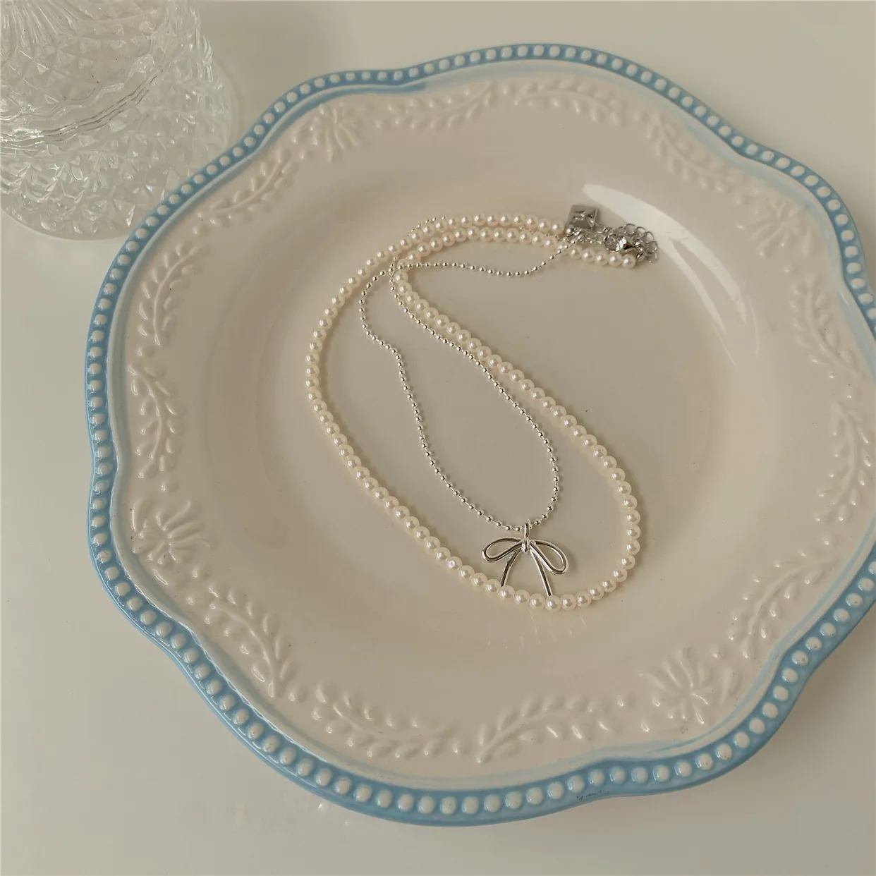 Wholesale Silver Color Pearl Bow Double Layer Chain Necklace White Beaded Classic Wedding Bridal Jewelry for Women Custom Gift view 3
