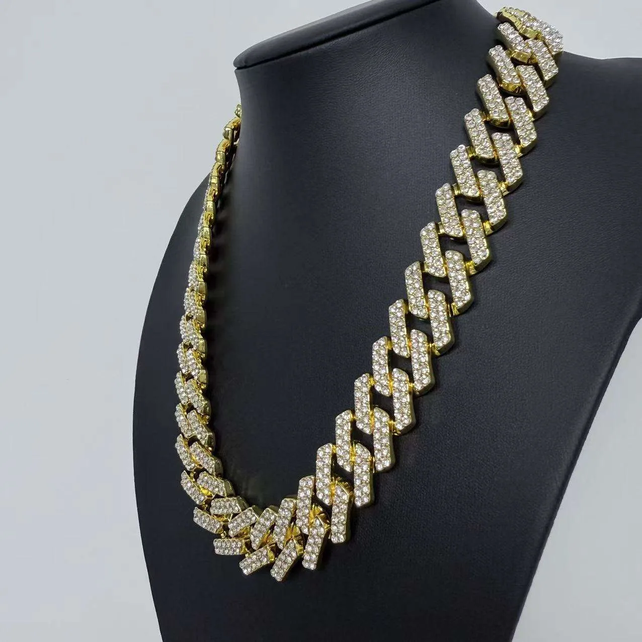 Men Exquisite Classic Hip-hop Two Rows of Iced Diamond-encrusted Alloy Fashion Gold Cuban Chain Necklace Jewelry for Party view 3