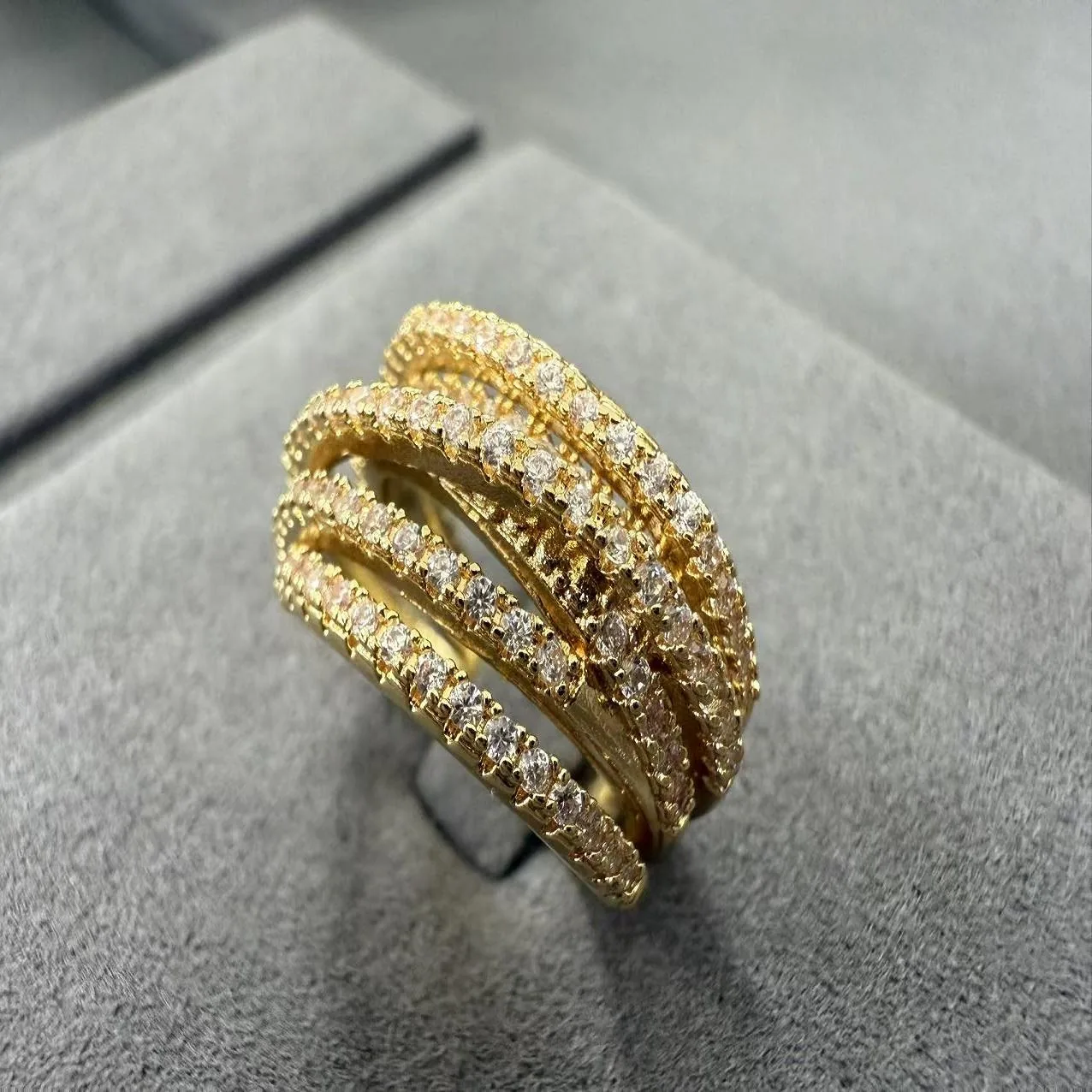 Custom Vintage Luxury Full Diamond Zircon Wedding Rings Gold Plated Alloy Rings Women Men Designer Exquisite Jewelry
