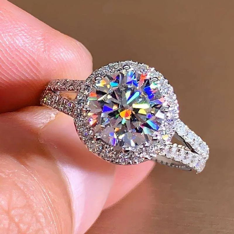 Exquisite Luxury Shiny Round Cut Romantic Micro-paved Zircon Inlaid Temperament with Indelible Copper Alloy Silver Ring