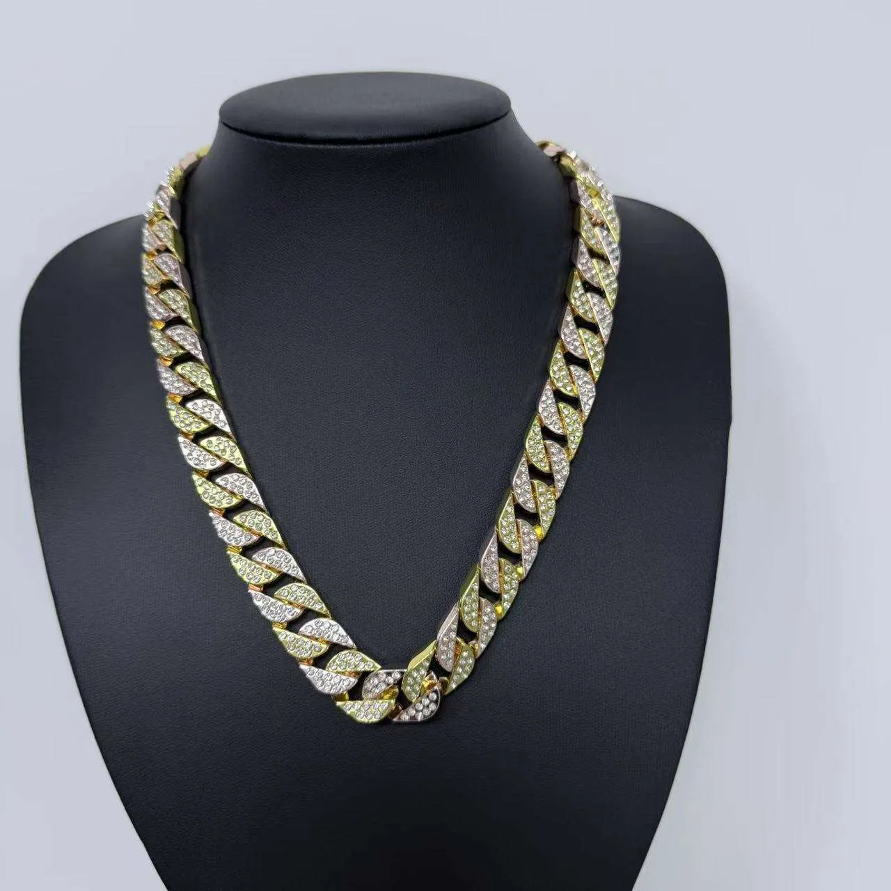 Hip-hop Iced Diamond-encrusted Copper Alloy Selling Exquisite Classic Temperament Men and Women Gift Necklaces Hip Hop Jewelry view 2