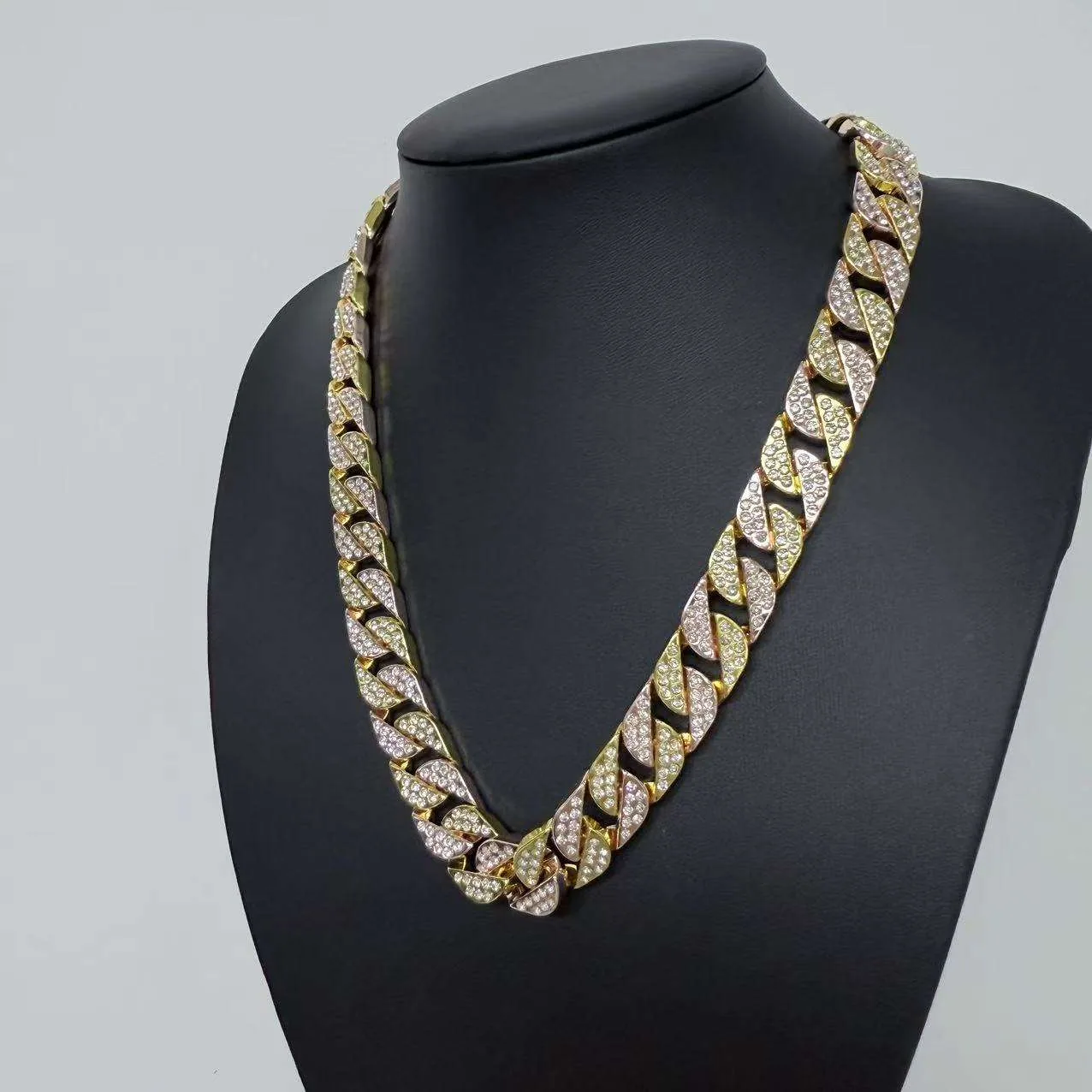 Hip-hop Iced Diamond-encrusted Copper Alloy Selling Exquisite Classic Temperament Men and Women Gift Necklaces Hip Hop Jewelry view 3