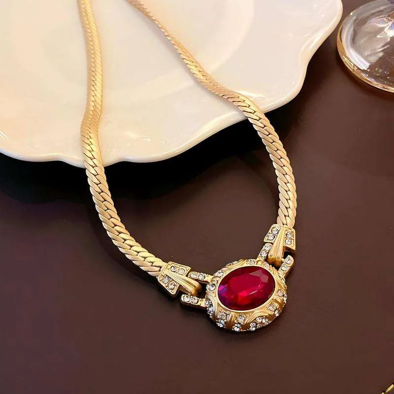 Retro Golden Red Oval Diamond-encrusted Copper Alloy Snake Bone Chain Temperament Women with Cuban Chain Gold Pendant Necklace view 2
