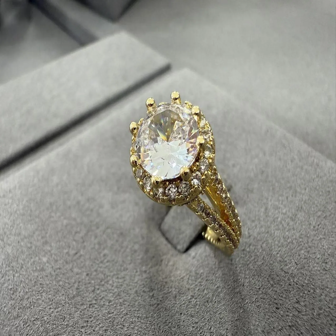 Exquisite Luxury Shiny Round Cut Romantic Micro-paved Zircon Inlaid Temperament with Indelible Copper Alloy Silver Ring view 3