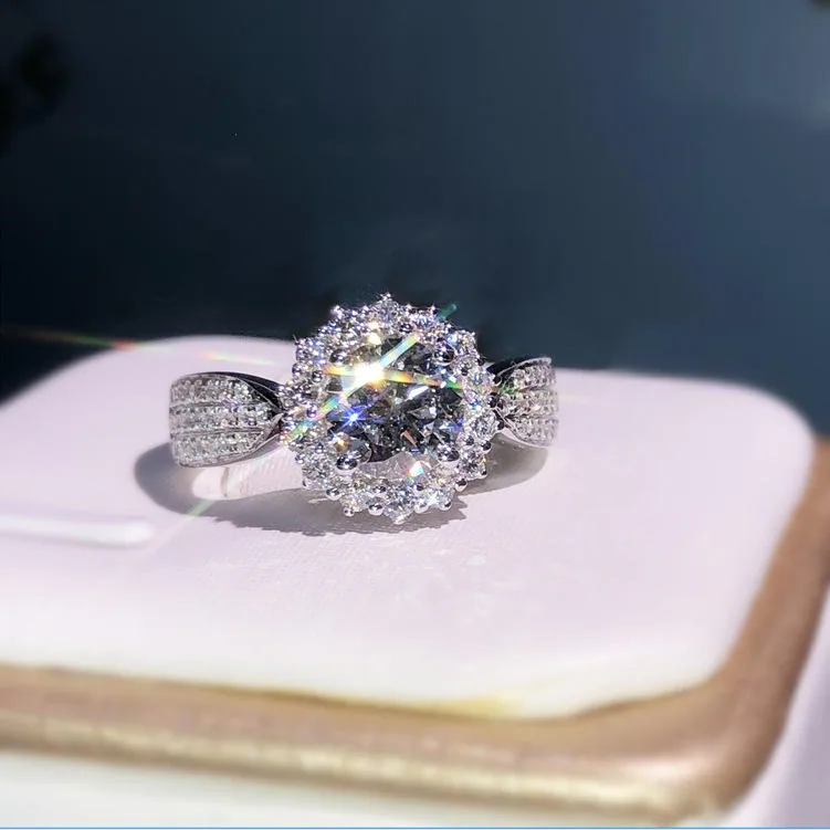 Women's Fashion Jewelry Wholesale Zircon Diamond Ring Classic Brilliant Glowing Luxury Rings For Anniversary Wedding Party view 2