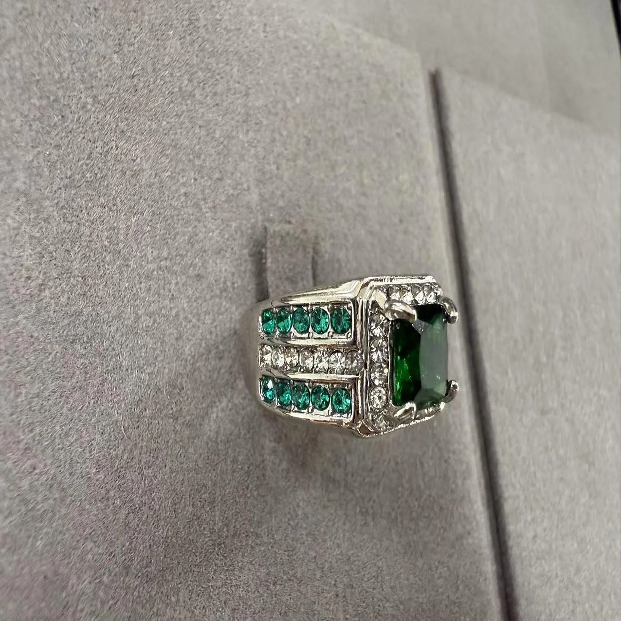 Hot-selling Exquisite Women Men square Cut Green Zircon Inlaid Temperament Female with Indelible Copper Alloy Silver Rings