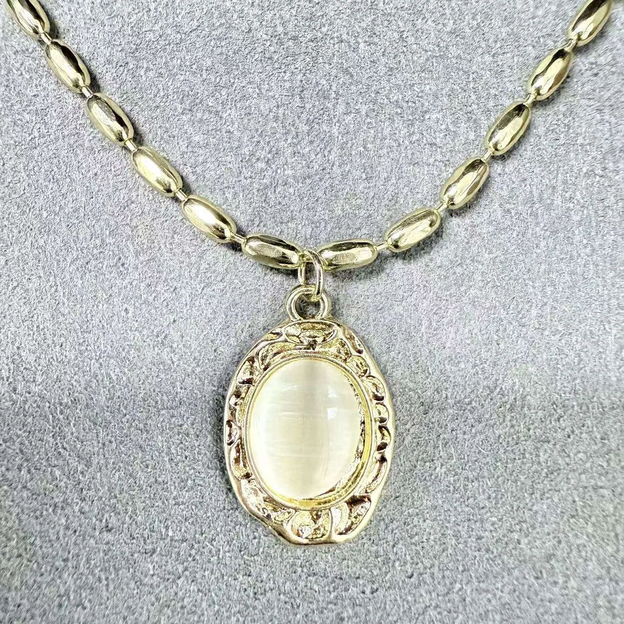 Glod Plated Jewelry Oval Diamond-encrusted Copper Alloy Temperament Women with Cuban Chain Gold Pendant Necklace