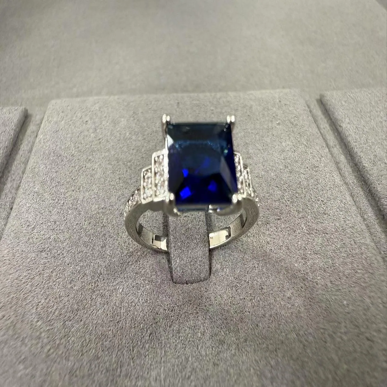 Factory Wholesale Fashion Exquisite square Blue Zircon Inlaid Vintage Alloy Ring for Men Women Fine Jewelry Couple Wedding Rings view 2
