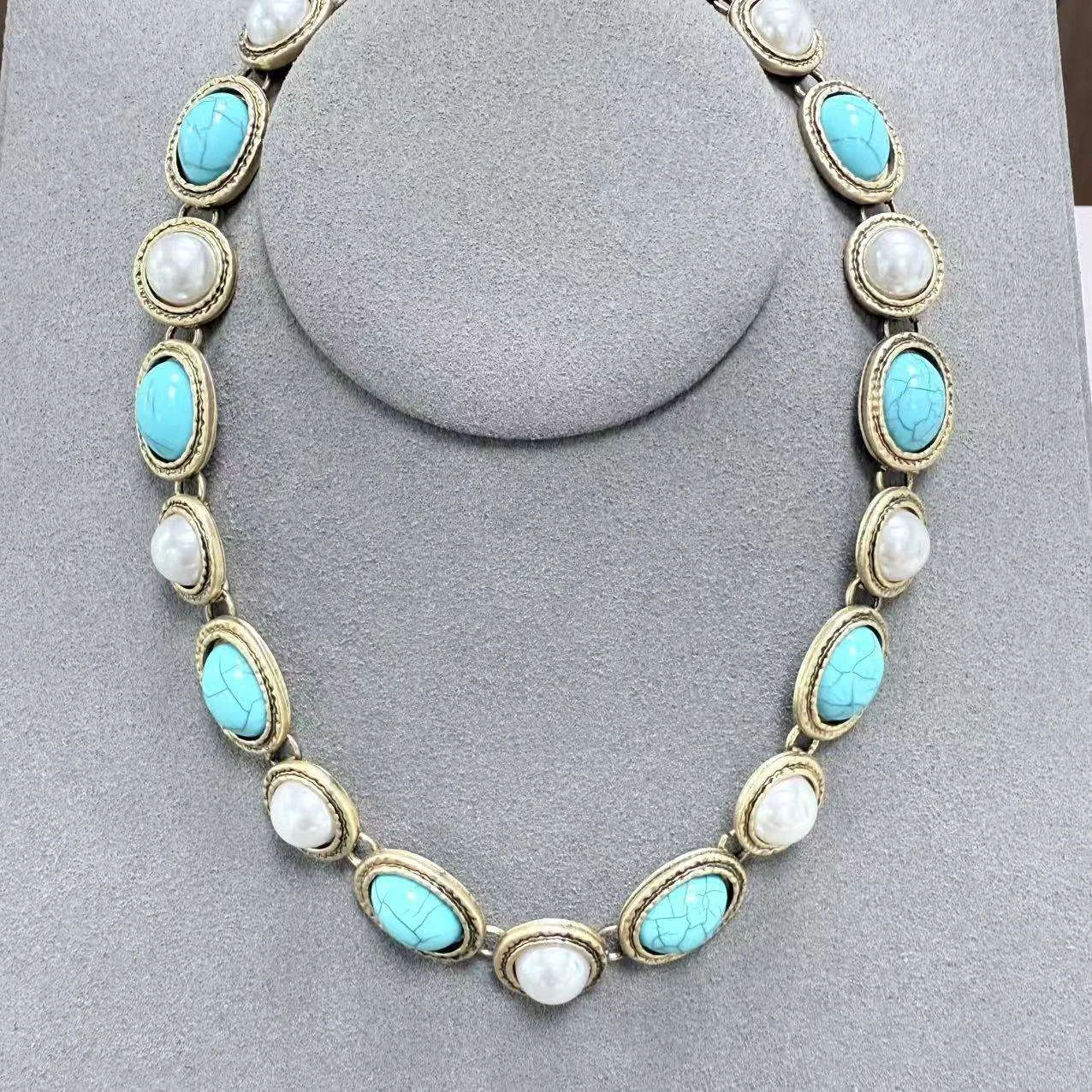 Hot Retro White Pearl Blue-green Oval Diamond-encrusted Copper Alloy Temperament Female with Cuban Chain Gold Clavicle Necklace view 2