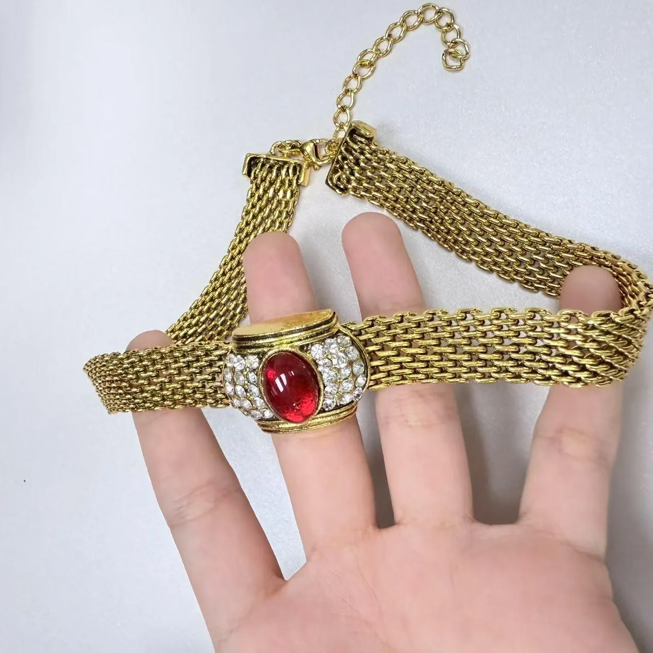 Hot Retro Red Oval Diamond-encrusted Copper Alloy Woven Mesh Chain Temperament Women with Cuban Chain Gold Clavicle Necklace view 2