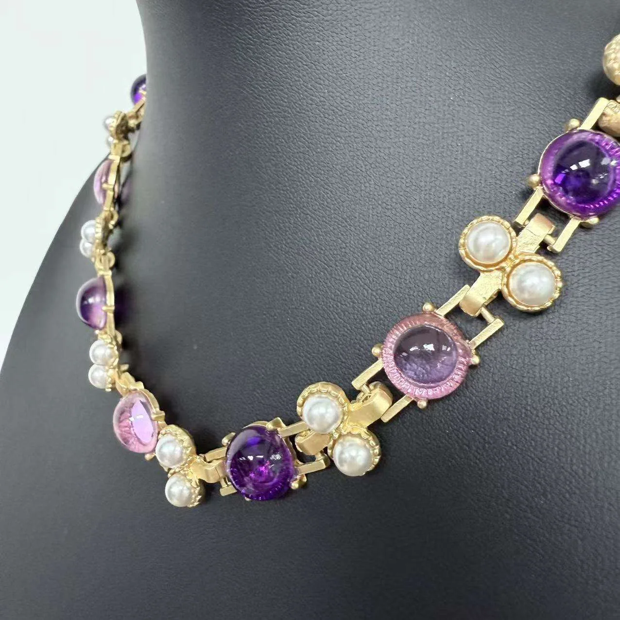 Hot Retro Palace Shiny Multi-color Diamond-encrusted Pearl Alloy Temperament Clavicle Gold Necklaces for Women Set view 2