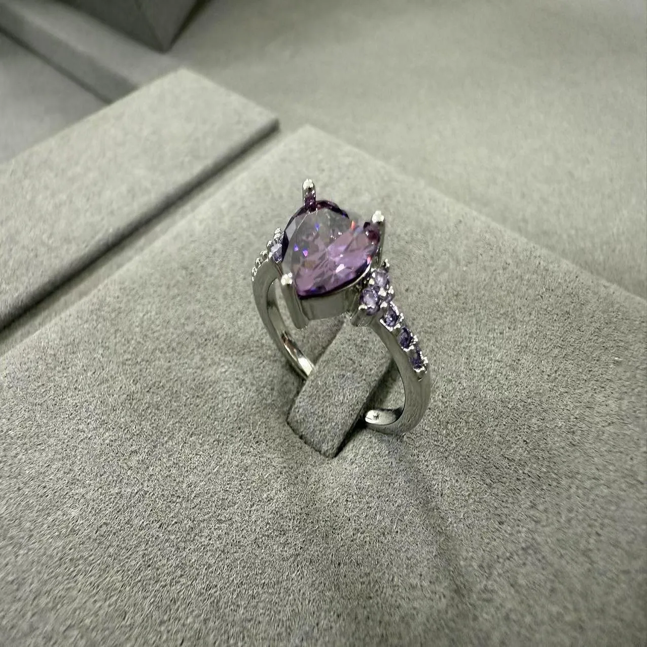 Exquisite Luxury Heart-shaped Cut Purple Blue Zircon Inlaid with Shiny Temperament Women with Indelible Copper Alloy Color Rings view 3