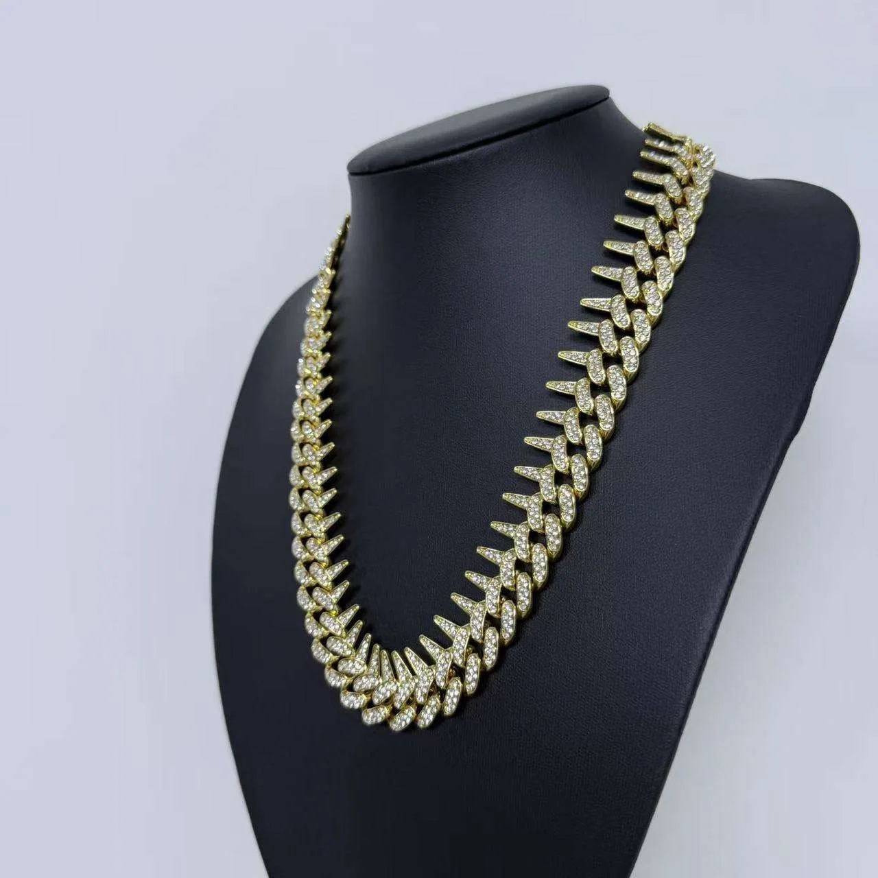 Men's Gold Plated Cuban Link Chain Necklace with Sparkling Thick Hip Hop Jewelry Luxury Statement Piece for Fashion Lovers view 2
