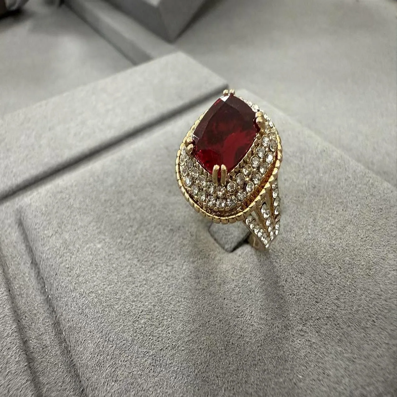 Luxury Four-claw Oval-cut Crimson Zircon Inlaid Rings Temperament Female Women Indelible Alloy Silver Ring Wedding Jewelry view 3
