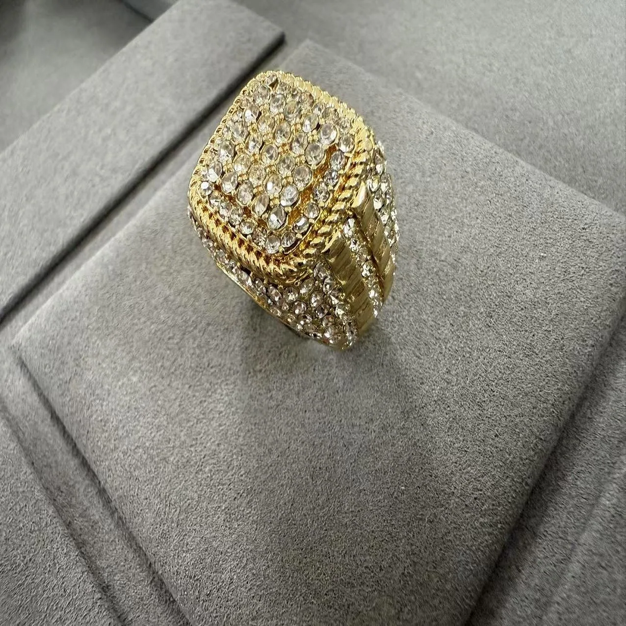 Custom Hot-selling Exquisite Luxury Alloy Exaggerated Rings Diamond Zircon Temperament Women Men Gold Ring Wedding Jewelry view 2
