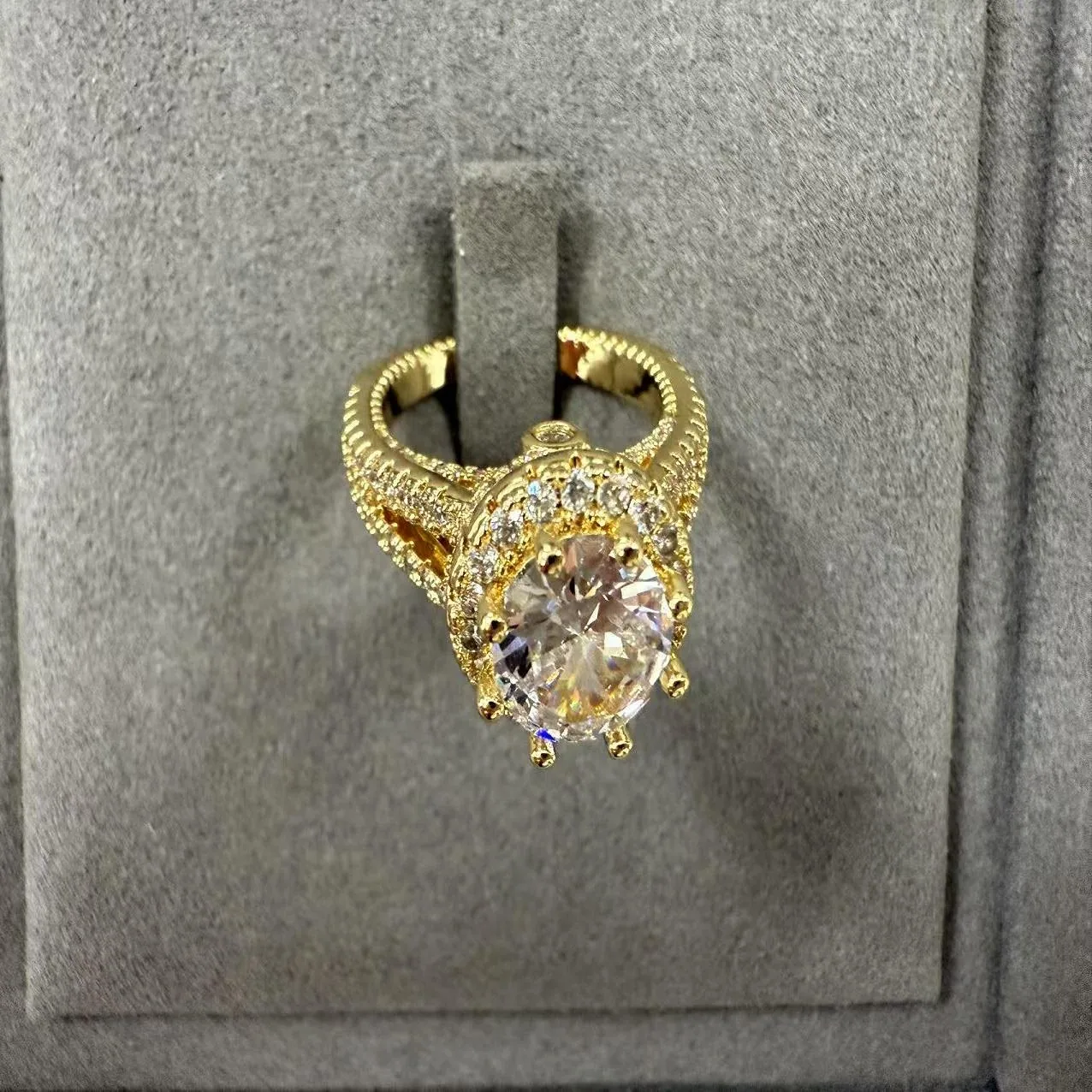 Exquisite Luxury Shiny Round Cut Romantic Micro-paved Zircon Inlaid Temperament with Indelible Copper Alloy Silver Ring view 2
