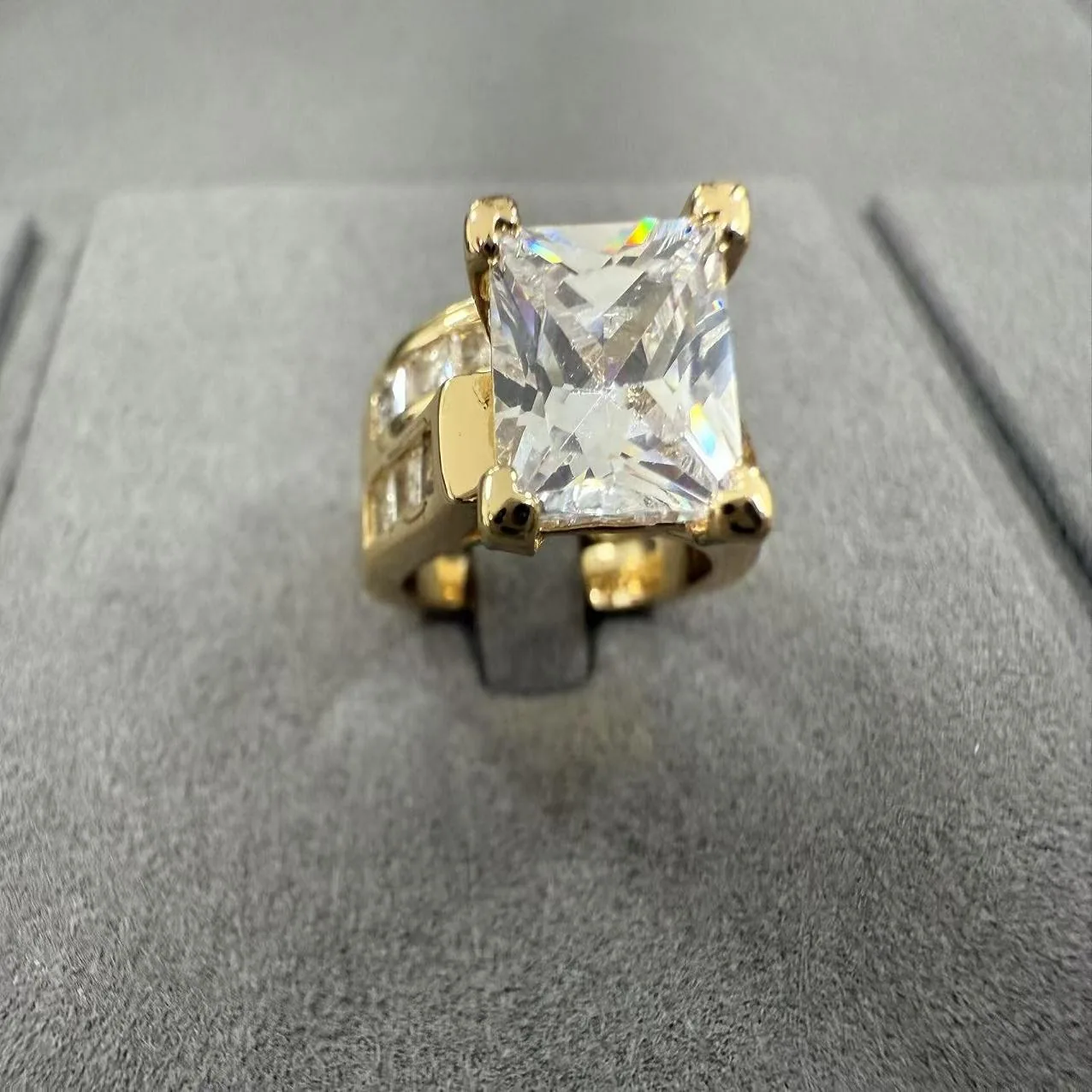 Hot-selling Exquisite Luxury Shiny square Cut Zircon Inlaid Temperament Women's Band Indelible Silver Copper Alloy Ring view 3