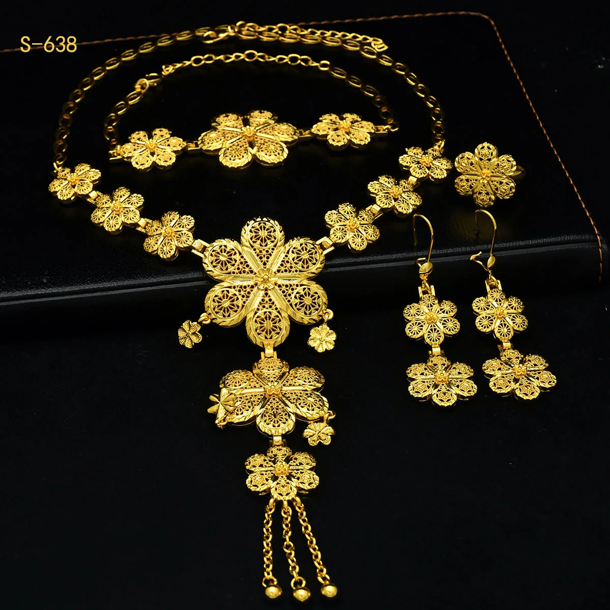 Dubai Middle East Bridal Wedding Jewelry Sets Luxury Gold Plated Fashion Trendy Flower-shaped Necklaces for Women 4 Pcs Set view 2