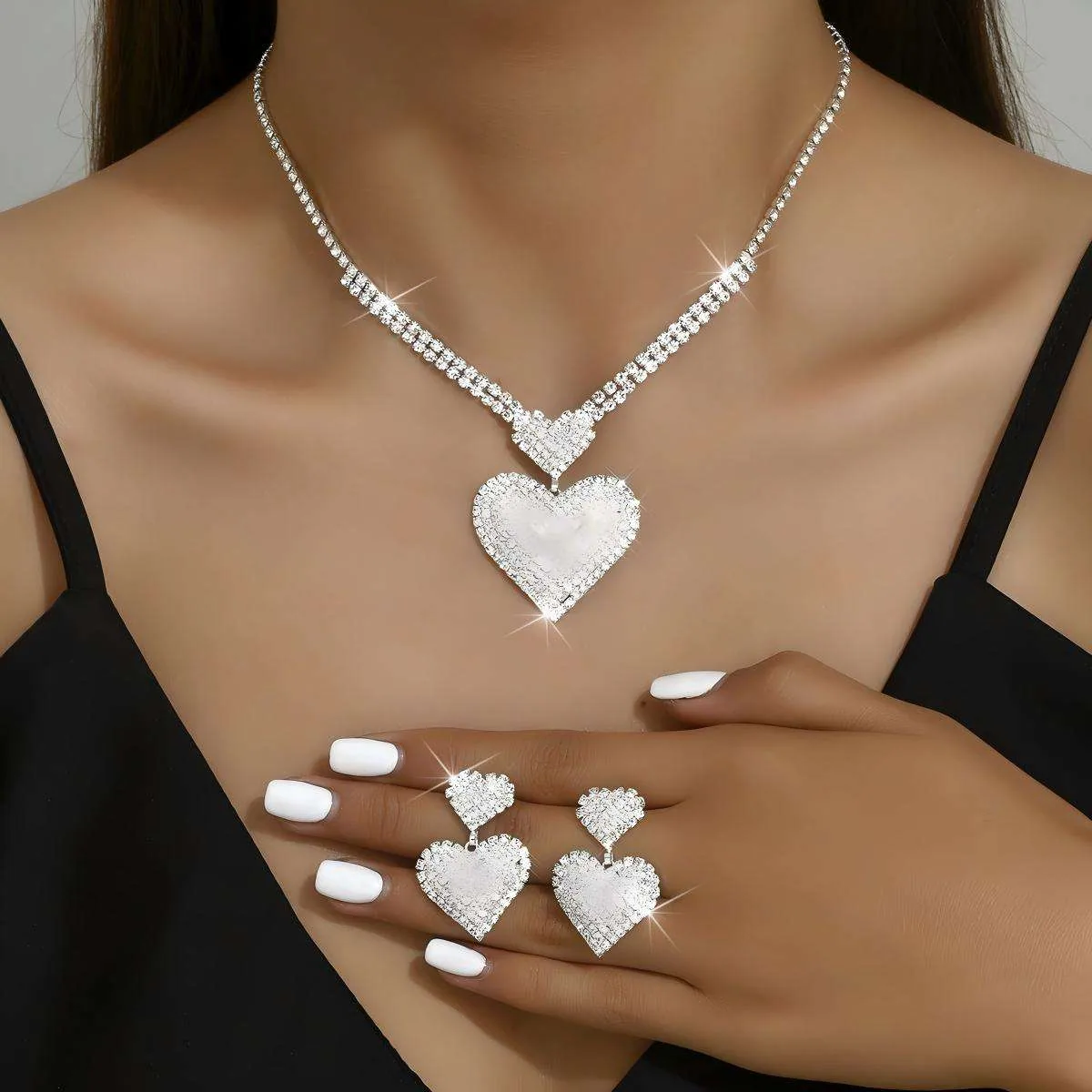 Custom Shiny Tassels Double Heart-shaped Diamond Luxury Temperament Claw Chain Jewelry Sets Pendant Necklaces for Women Set