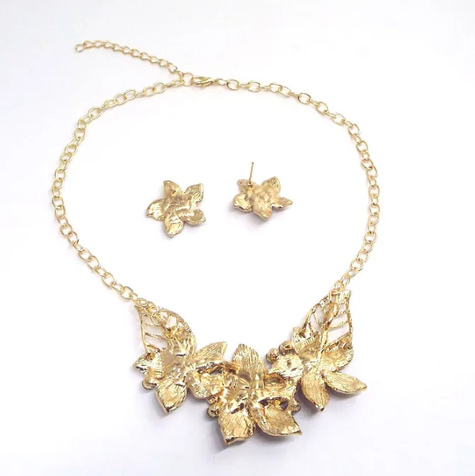Fresh Sweet Korean Hollow Leaf Floral Matching Jewelry Set Gold Tone Wide Bib Necklace Simple Flower Stud Earrings Daily Vacation Banquet Women Outfit Accessories MOQ 6 Sets