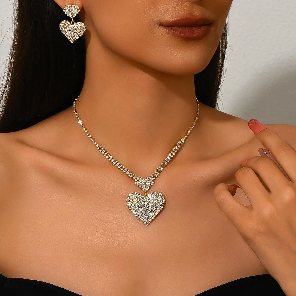Custom Shiny Tassels Double Heart-shaped Diamond Luxury Temperament Claw Chain Jewelry Sets Pendant Necklaces for Women Set view 3