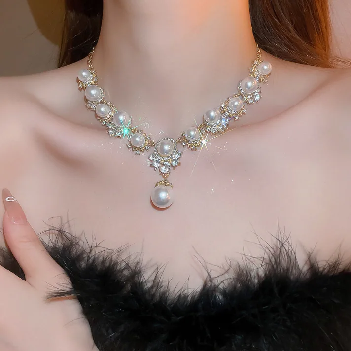 Wholesale Vintage Royal Round Crystal Faux Pearl Jewelry Set Choker Necklace Drop Earrings Women MOQ 6 Sets Bulk Supply view 3