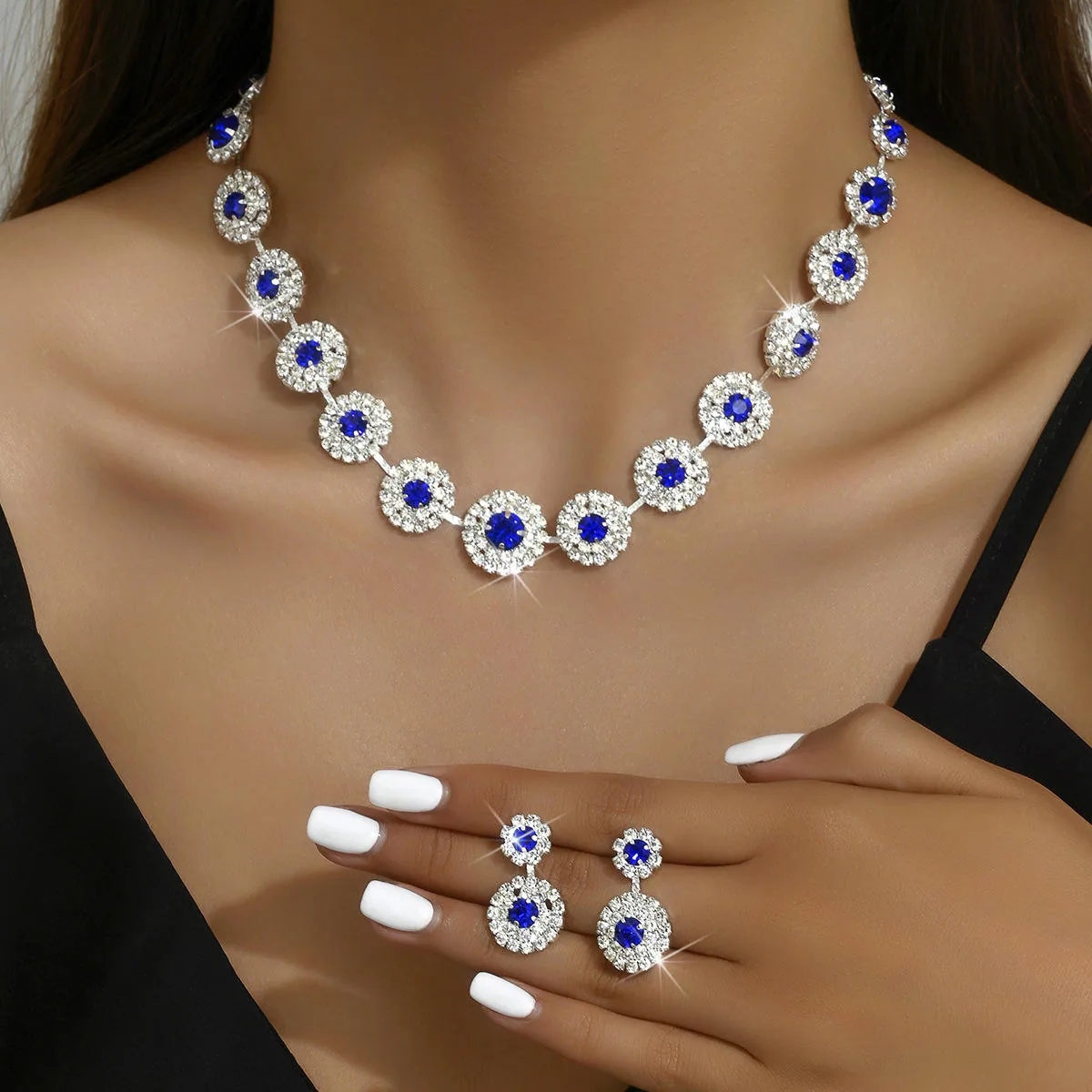 Custom Exquisite Luxury Round Flower Full Diamond Copper Alloy Temperament Female Jewelry Sets Earrings Necklaces for Women Set