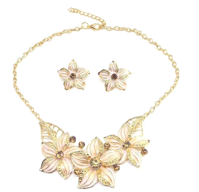 Fresh Sweet Korean Hollow Leaf Floral Matching Jewelry Set Gold Tone Wide Bib Necklace Simple Flower Stud Earrings Daily Vacation Banquet Women Outfit Accessories MOQ 6 Sets view 3