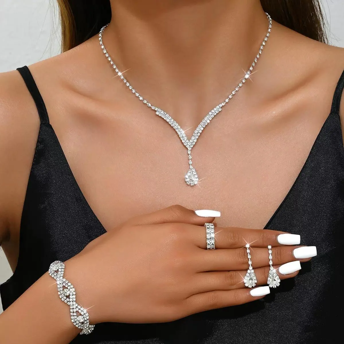 Joias De Luxo Luxury Diamond Rhinestone Y Shaped Pendant Necklaces Designer Wedding Drop Earrings Rings Jewelry for Women Sets