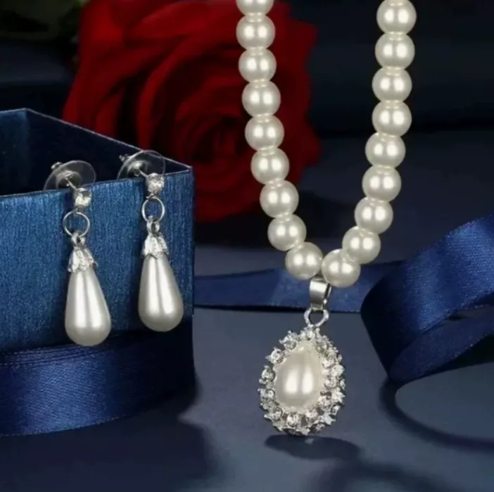Vintage Water Drop Imitation Pearl Jewelry Set Silver Plated Rhinestone Pendant Pearl Chain Necklace Dangle Earrings Elegant Wedding Bridal Formal Party Jewelry Gift for Women