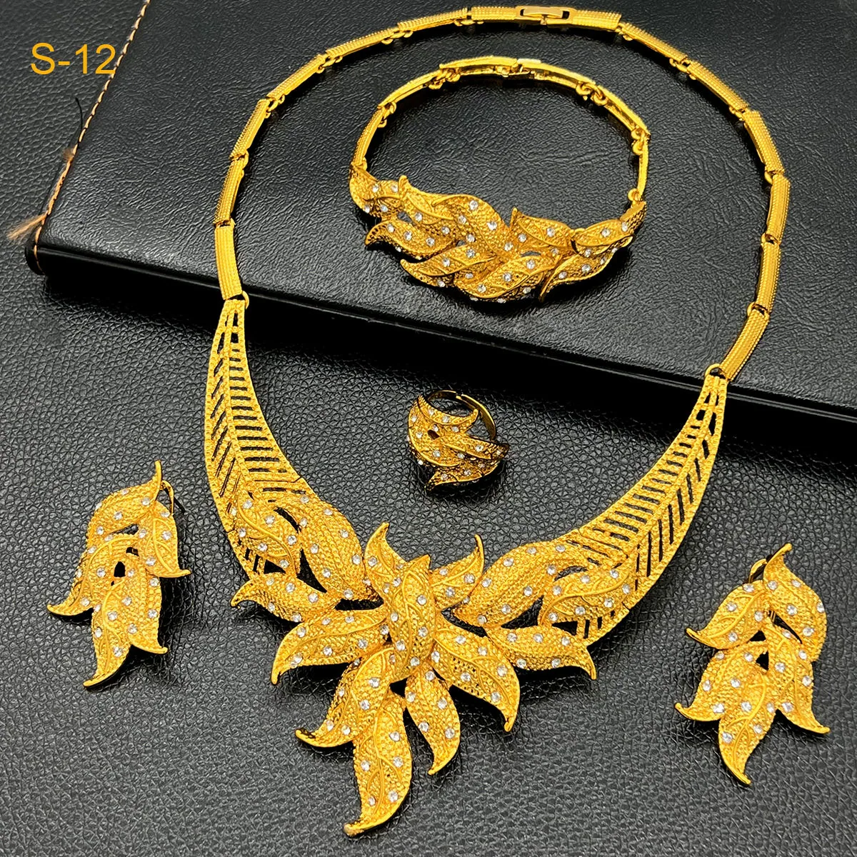 Custom Luxury Glod Plated 2026 Fashion Trendy Designer Buckle Necklaces for Women Wholesale China Wedding Jewelry Set view 2