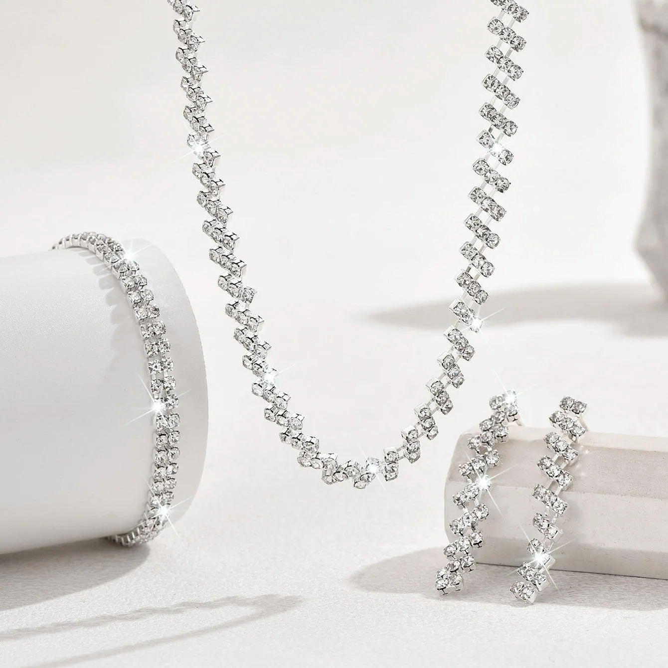 Women's Custom Set Luxury Diamond Alloy Charm Wholesale Dainty Earrings Bracelet Choker Necklaces for Women Fashion Jewelry Sets