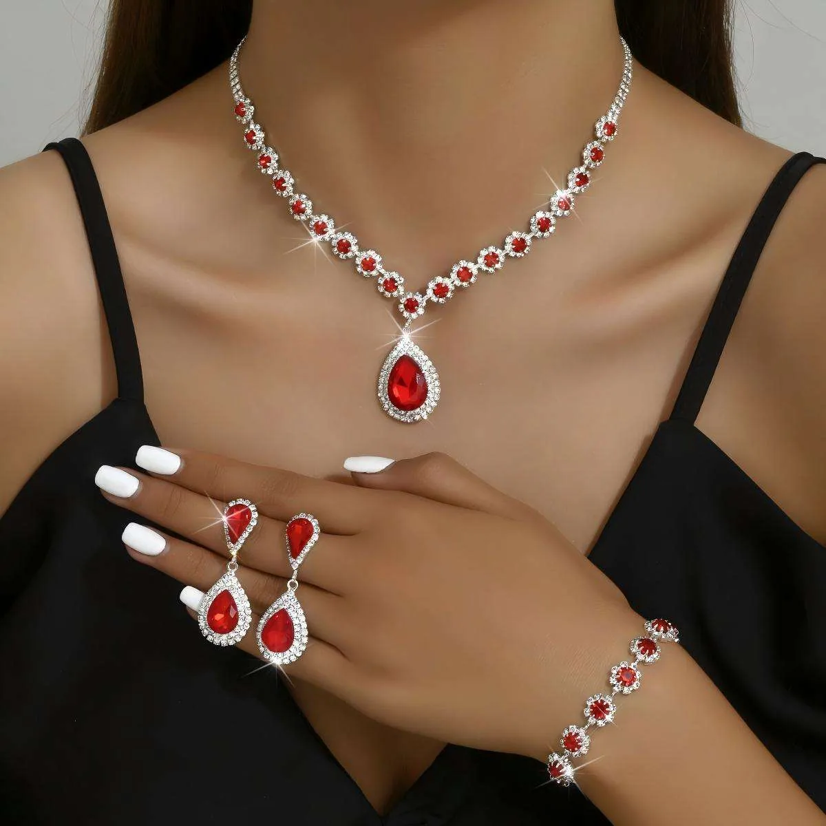 Sparkling Copper Alloy Rhinestone Jewelry Sets Custom Luxury Drop-shaped Pendant Necklace Diamond Flower Necklaces for Women Set view 2