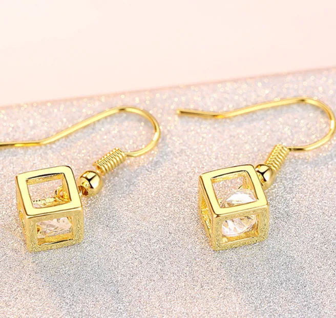 Copper Inlaid Clear Cubic Zirconia Geometric Cube 2PCS Jewelry Set O Chain Pendant Necklace Matching Fish Hook Drop Earrings Minimalist Classic Daily Dating Women Jewelry Gift MOQ 6 Sets Temu Cross-border view 2