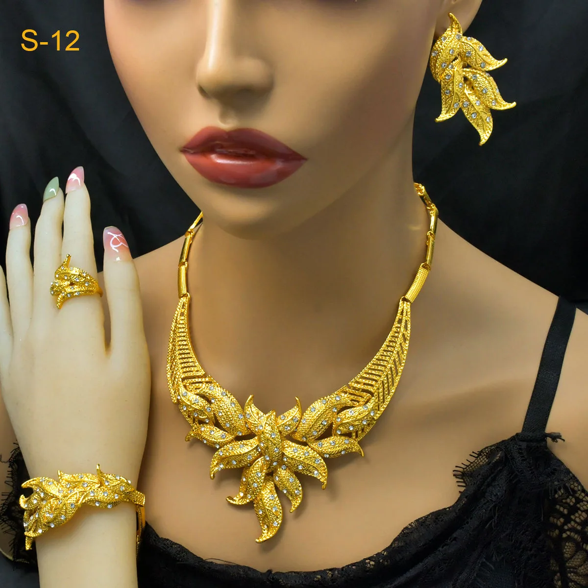 Custom Luxury Glod Plated 2026 Fashion Trendy Designer Buckle Necklaces for Women Wholesale China Wedding Jewelry Set view 3