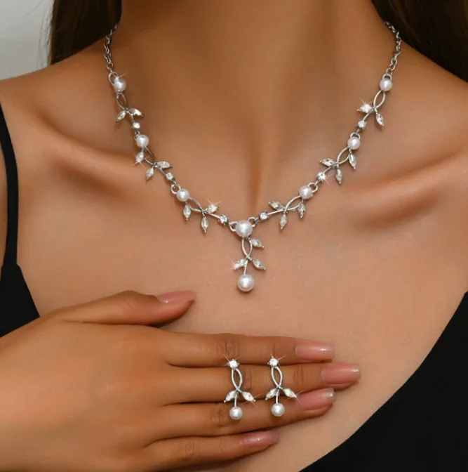 European Sweet Leaf Vine Crystal Rhinestone Imitation Pearl Jewelry Set Electroplated Claw Chain Pendant Necklace Drop Stud Earrings Gold Silver Rose Gold Bridal Bridesmaid Wedding Evening Party Jewelry Gift For Women view 3