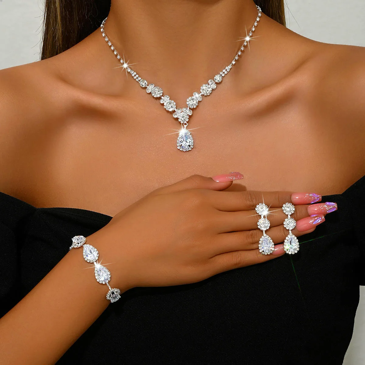 Luxury Bridal Pendant Charm Necklaces for Women Set Party Designer Jewelry Sets Fashion Layered Korean Style Dainty Necklace