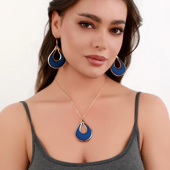 Wholesale European Hollow Teardrop Enamel Zinc Alloy Jewelry Set Water Wave Chain Necklace Earrings Women MOQ 6 Sets Bulk Supply