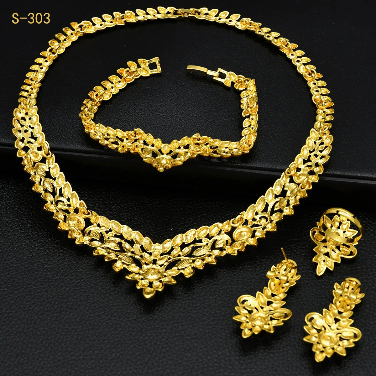 Dubai Vintage Luxury Gold Plated Jewelry Sets for Women African Bride Wedding Saudi Necklaces Bracelet Earrings Ring 4pcs Set