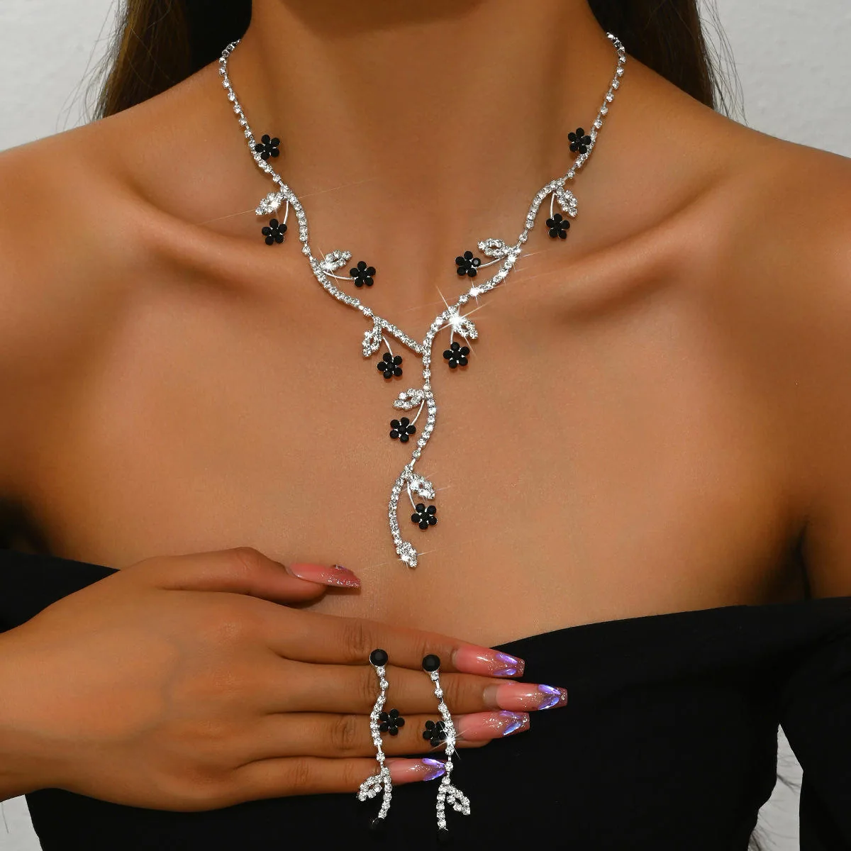 Vintage Luxury Flower Y-Shaped Charm Dainty Necklaces Shiny Diamond Designer Christmas Jewelry Sets Necklaces for Women Gift Set view 3