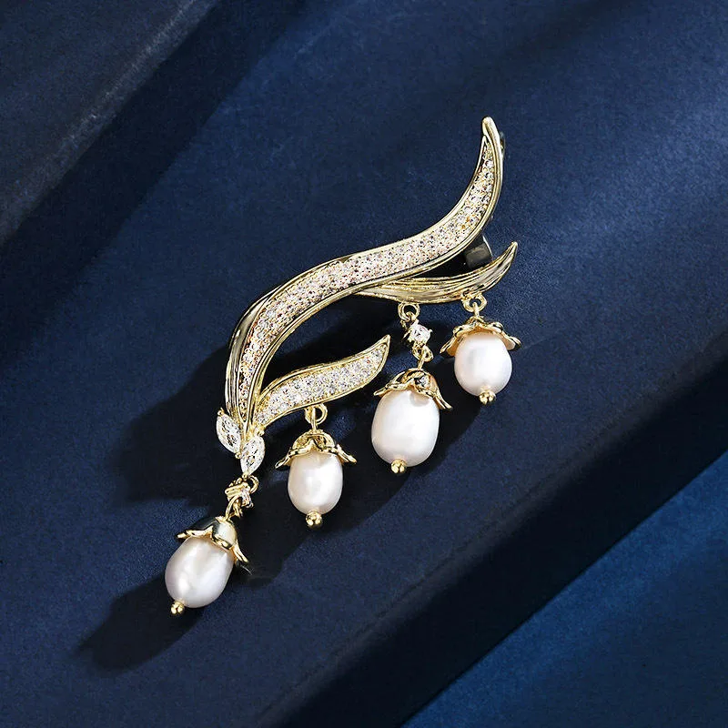 Light Luxury Pearl Tassel Lily Brooch for Women Men Fashion High-End Vintage Style Versatile Flower Pin for Parties Wedding