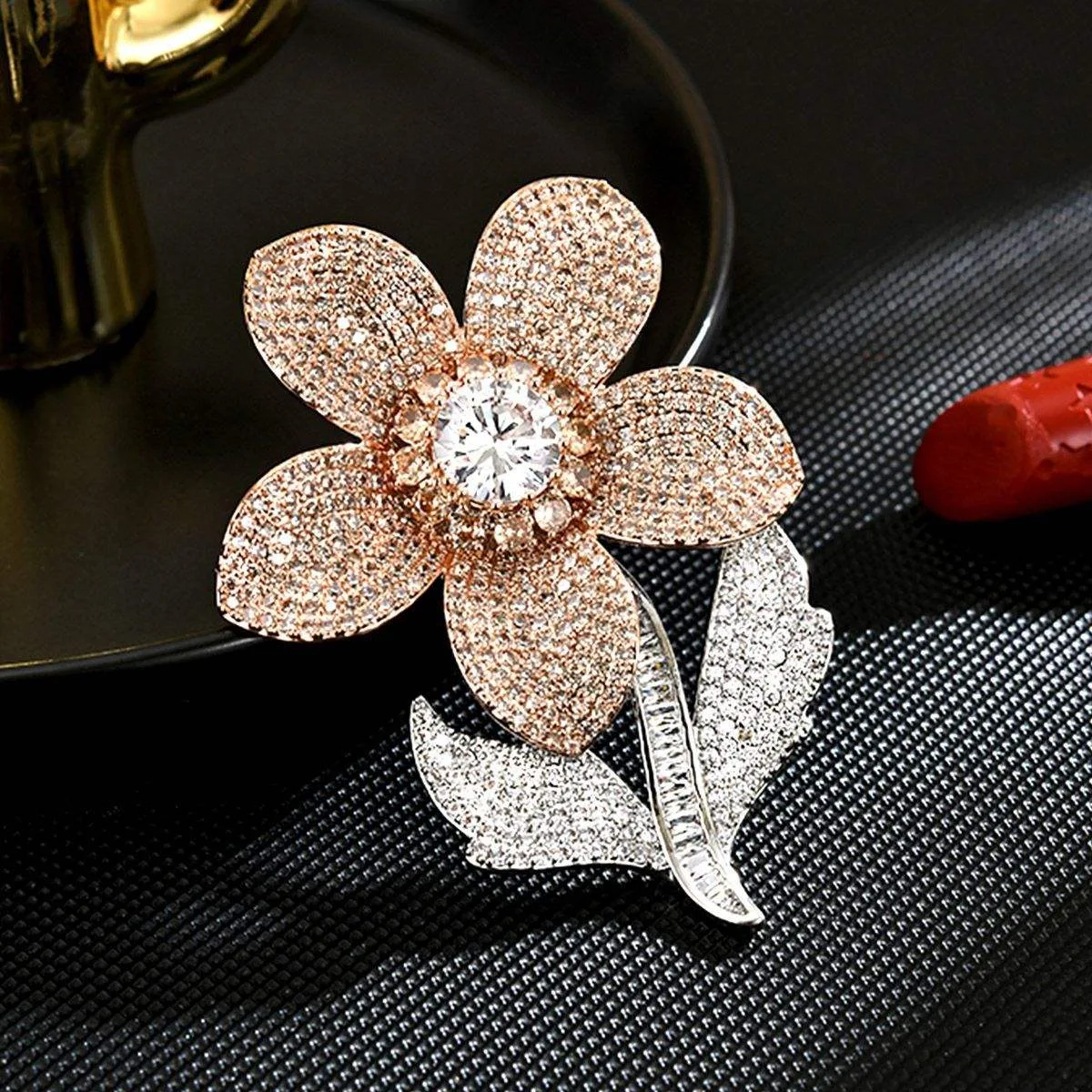 Rhinestone Camellia Brooch Wholesale Fashion Jewelry for Women Men Elegant Gentle Plant Flower Corsage for Wedding Party