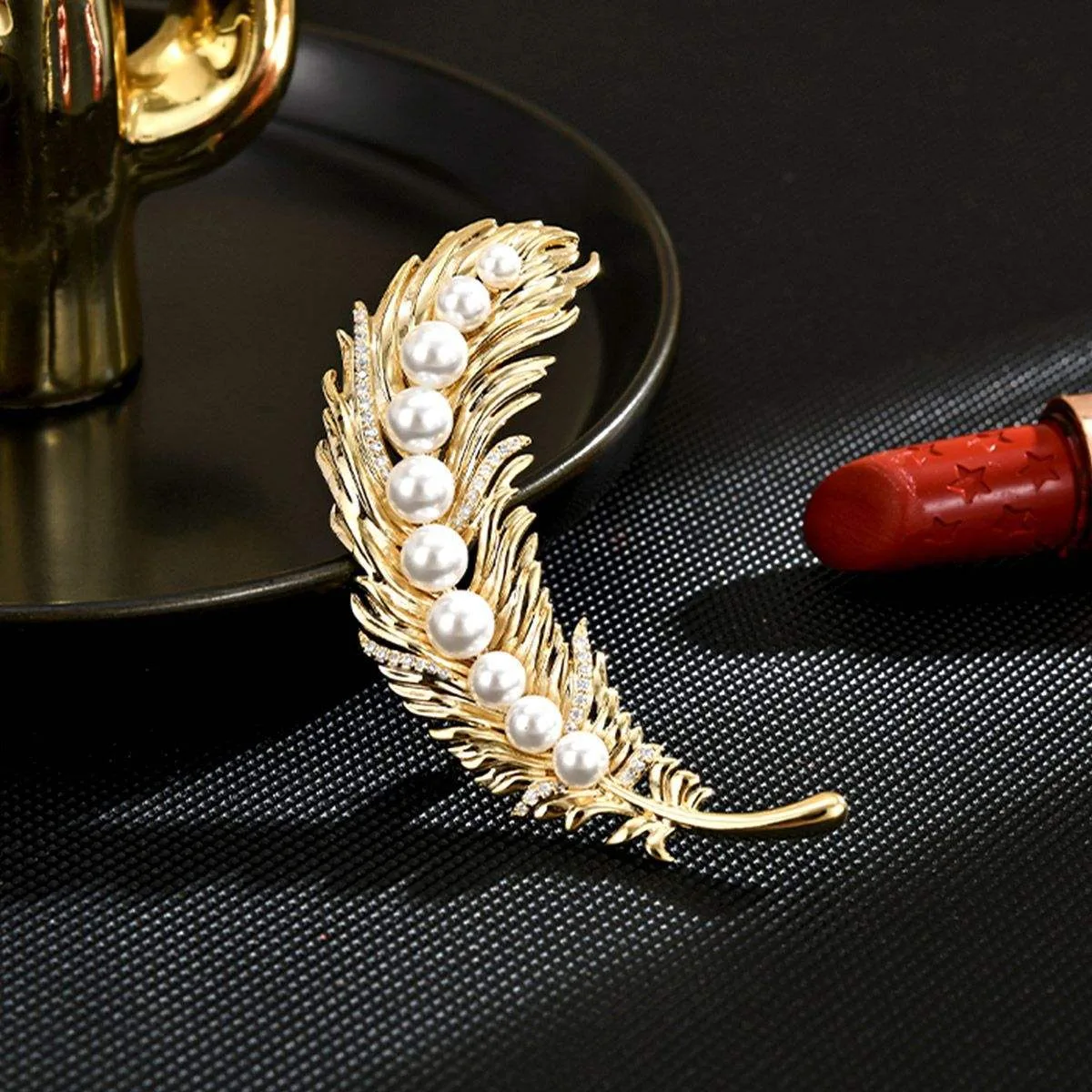 Wholesale Fashion Pearl Feather Brooch for Unisex-Party Wedding Engagement Jewelry Light Luxury Korean Style Versatile Lapel Pin view 3