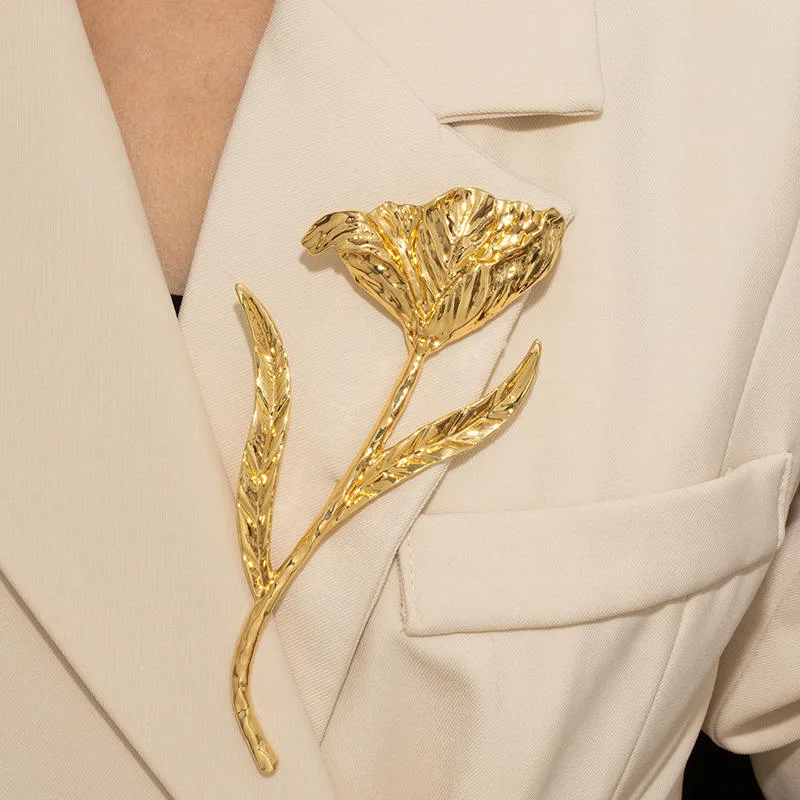 Retro Exaggerated Metal Leaf and Flower Brooch, a Light Luxury and Elegant Corsage Pin Accessory Gold Plated Alloy Jewelry view 3