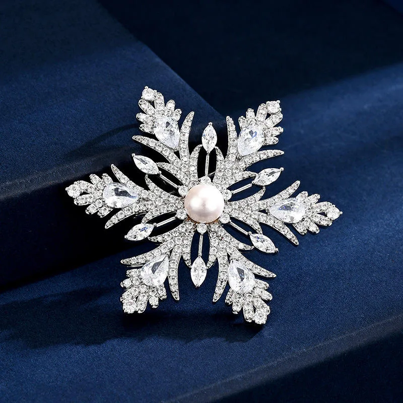 Romantic Snowflake Brooch Pin Elegant Anti-Exposure Brooch Winter Outfit Accessory Fancy Jewellery for Ladies Men Wedding Party