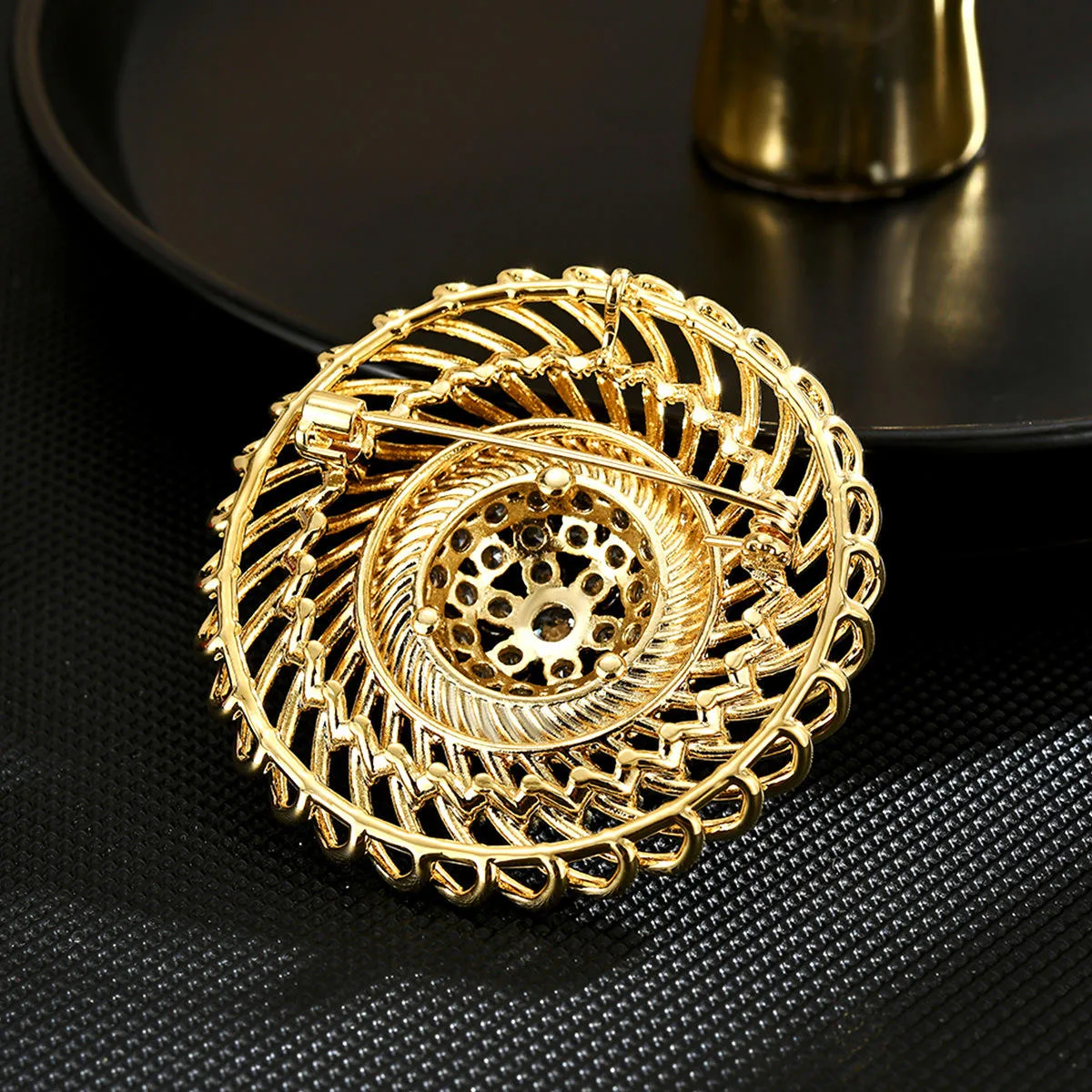 Unique Versatile Hollow Circle Wrapped Zircon Copper Brooches for Unisex-Fashion High-End Wedding Party Gift view 2