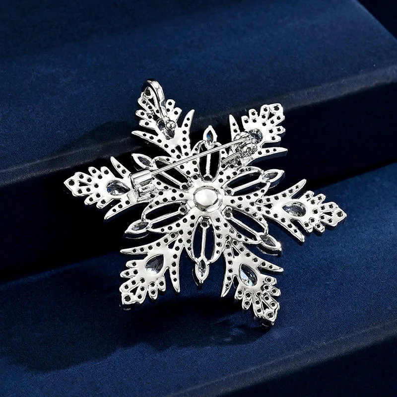Romantic Snowflake Brooch Pin Elegant Anti-Exposure Brooch Winter Outfit Accessory Fancy Jewellery for Ladies Men Wedding Party view 2