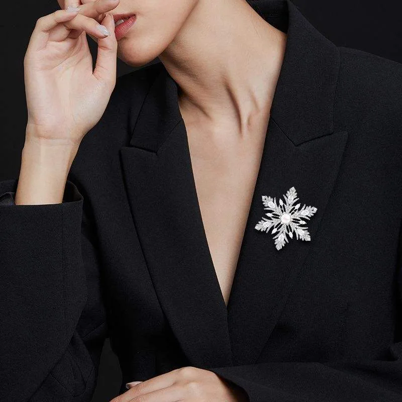 Romantic Snowflake Brooch Pin Elegant Anti-Exposure Brooch Winter Outfit Accessory Fancy Jewellery for Ladies Men Wedding Party view 3
